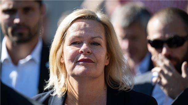 Faeser verbietet rechtsextremistische „Artgemeinschaft“ Bundesinnenministerin Nancy Faeser hat die rechtsextremistische Vereinigung „Die Artgemeinschaft - Germanische Glaubens-Gemeinschaft wesensgemäßer Lebensgestaltung“ verboten.