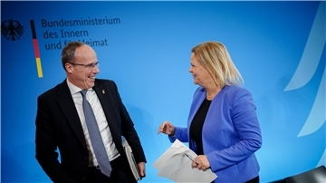 Bundesinnenministerin Nancy Faeser und der hessische Innenminister Peter Beuth beim Flüchtlingsgipfel in Berlin.