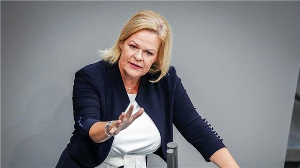 Ministerin Faeser lehnt Obergrenze für Geflüchtete ab Bundesinnenministerin Nancy Faeser wünscht sich eine europäische Lösung in der Migrationspolitik.