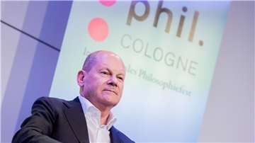 Bundeskanzler Olaf Scholz beim Philosophiefestival Phil.Cologne in Köln.