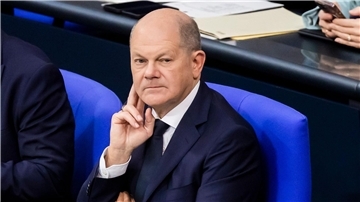 Bundeskanzler Olaf Scholz im Plenum des Bundestages.