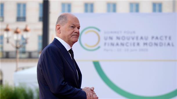 Bundeskanzler Olaf Scholz nimmt am Gipfeltreffen über ein solidarischeres Finanzsystem teil.