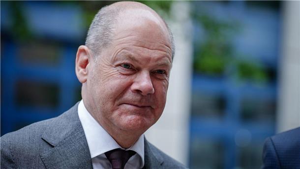 Bundeskanzler Olaf Scholz (SPD) möchte im ersten Schritt die europäische Zusammenarbeit bei der Rüstungsproduktion stärken.