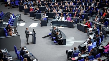 Bundeskanzler Olaf Scholz (SPD) spricht bei der Generaldebatte des Bundestags.