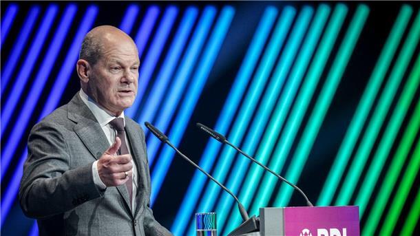Bundeskanzler Olaf Scholz (SPD) spricht beim BDI-Tag der deutschen Industrie (TDI).