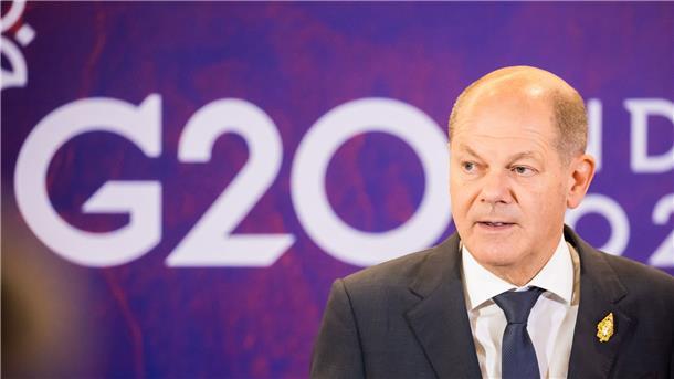 Bundeskanzler Olaf Scholz spricht beim G20-Gipfel bei einer Pressekonferenz.