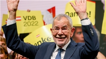 Bundespräsident Alexander Van der Bellen bleibt im Amt.