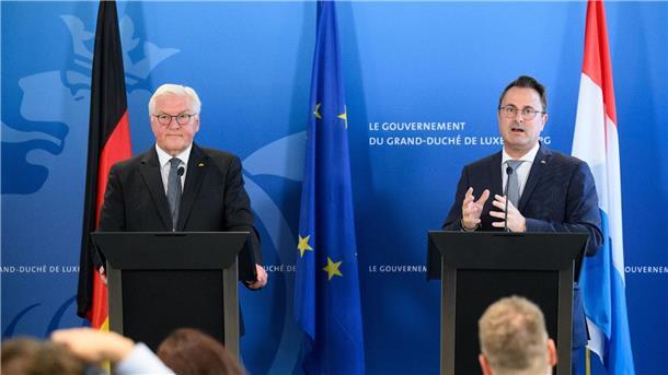 Steinmeier und Bettel: Binnengrenzen müssen offen bleiben Bundespräsident Frank-Walter Steinmeier (l.) und der luxemburgische Premier Xavier Bettel während einer gemeinsamen Pressekonferenz.