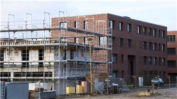 Bundesregierung, Bau- und Wohnungswirtschaft suchen Wege zu mehr bezahlbarem Wohnraum in Deutschland.