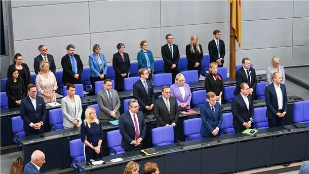 Gedenktag für Opfer von Srebrenica – AfD-Eklat im Bundestag Bundesregierung und Abgeordnete erinnerten an die Opfer.
