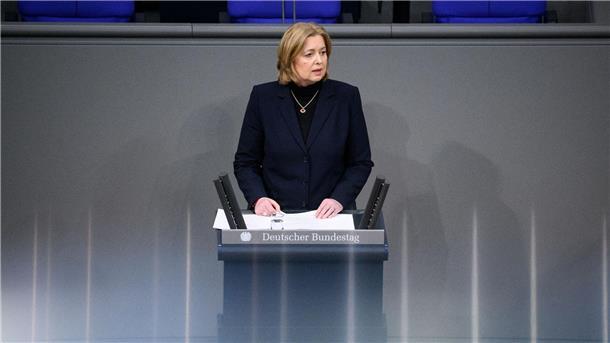 Bundestagspräsidentin Bärbel Bas (SPD) während der Gedenkstunde für die Opfer des Nationalsozialismus im Deutschen Bundestag.