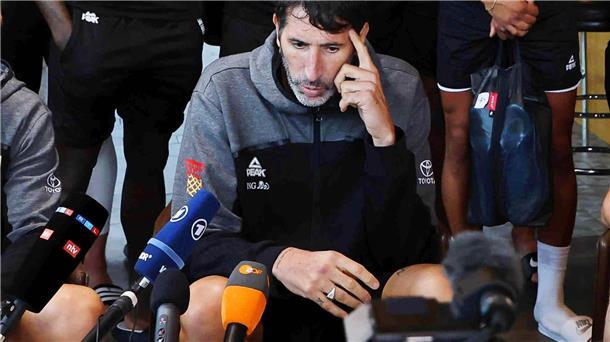 Bundestrainer Alex Mumbru ist trotz Krankheit wichtig für sein Team.