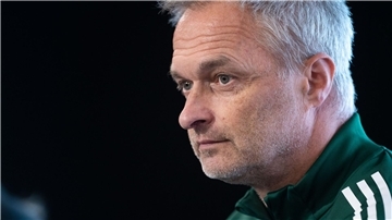 Bundestrainer Christian Wück muss lange auf Mittelfeld-Antreiberin Lena Oberdorf verzichten.