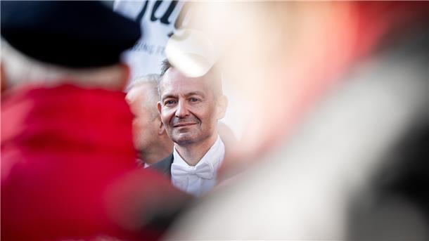 Bremer Schaffermahlzeit mit Protestgetöse und Klebe-Aktivisten Volker Wissing