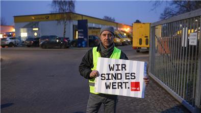 Bundesweit organisiert Vedi zurzeit Warnstreiks für 15 Prozent Lohnsteigerung bei der Post.