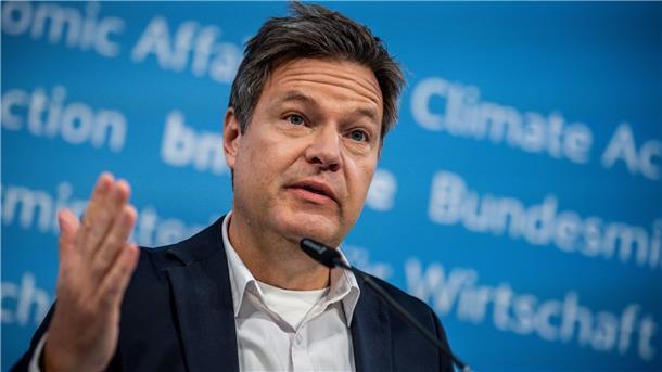 Bundeswirtschaftsminister Robert Habeck geht im kommenden Jahr von einem größeren Wirtschaftswachstum aus, als bisher angenommen.