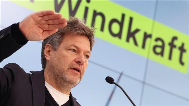 Habeck: „Tal der Tränen“ bei Ökostrom-Ausbau durchschritten Bundeswirtschaftsminister Robert Habeck (Grüne) bei einem Pressetermin in Berlin.