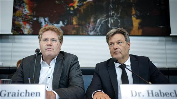 Habeck hält an Graichen fest Bundeswirtschaftsminister Robert Habeck (Grüne) und sein Staatssekretär Patrick Graichen.
