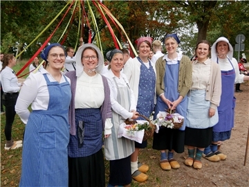 Bunt, laut und fröhlich - die Tarmstedter Erntewagenparade
