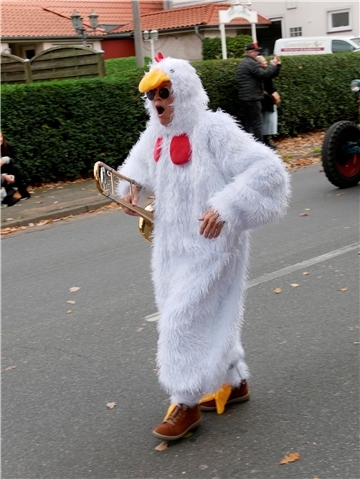 Bunt, laut und fröhlich - die Tarmstedter Erntewagenparade