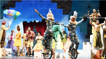 Bunt, schrill, artistisch: „Der Bettelstudent“ feiert am Samstag Premiere im Stadttheater Bremerhaven.
