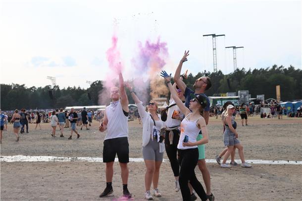 Bunte Farben dürfen auf dem Hurricane-Festival nicht fehlen.