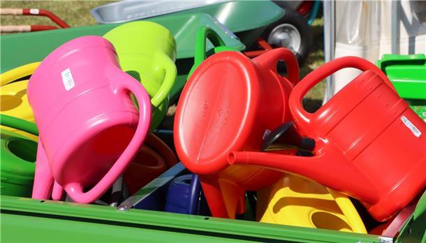 Bunte Farbkleckse für die Gartenarbeit.