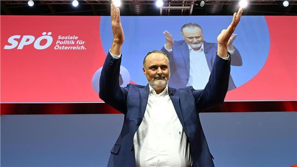 Schwere Panne bei Wahl: Verlierer wird bei SPÖ zum Sieger Burgenlands Landeshauptmann Hans Peter Doskozil jubelt zunächst nach der Wahl zum Parteivorsitzenden der SPÖ.