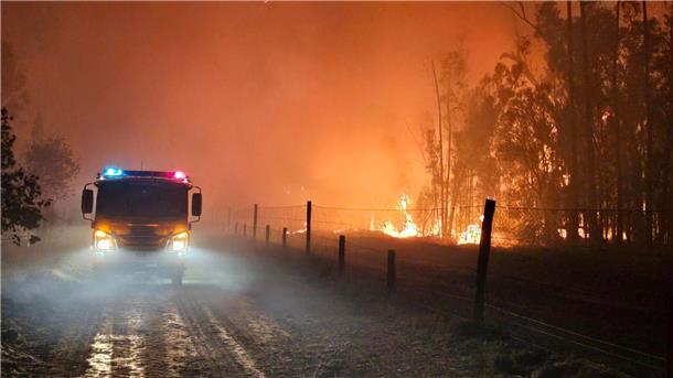 Hunderte auf der Flucht vor Buschbränden in Australien Buschbrände toben bei Millmerran im australischen Queensland.