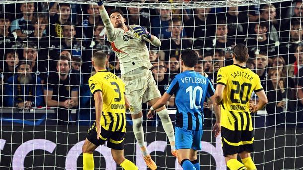 BVB-Torwart Gregor Kobel verhinderte die Führung der Gastgeber.