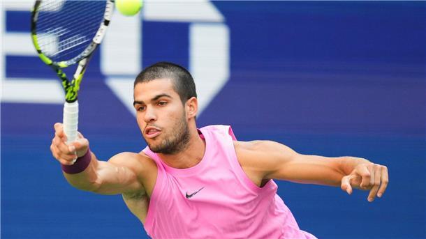 Alcaraz dank Sieg im Topstar-Duell mit Djokovic im Finale Carlos Alcaraz ist bei den diesjährigen US Open noch ohne Satzverlust.