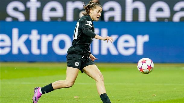 Frankfurts Fußballerinnen mit 3:0 in Jena Carlotta Wamser erzielte für Eintracht Frankfurt gegen den FC Carl Zeiss Jena die 1:0-Führung.