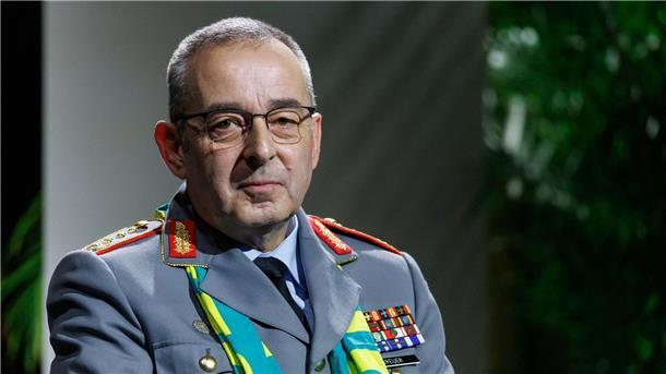 Kirchentag debattiert über Waffen für die Ukraine  Carsten Breuer, Generalinspekteur der Bundeswehr, nimmt beim 38. Deutschen Evangelischen Kirchentag an einer Podiumsdiskussion teil.
