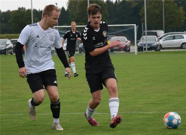FC Nordheide schlägt Unterstedt II verdient mit 2:0 Caspar Brinkmann (rechts) setzte über die linke Angriffsseite viele Impulse, war für die Gästeabwehr ein ständiger Unruheherd.