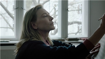 Cate Blanchett als Lydia Tár in einer Szene des Films „Tár“: