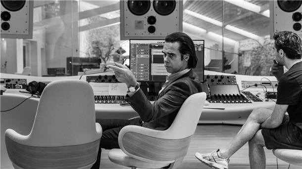 Beat ist zurück: „Wild God“ von Nick Cave & The Bad Seeds Cave nahm die Arbeit für das Album, das nach Neustart klingt, passenderweise am Neujahrstag 2023 auf.