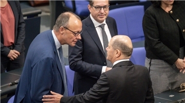 CDU-Chef Friedrich Merz (l) hat sich in einem Brief an Bundeskanzler Olaf Scholz gewendet.