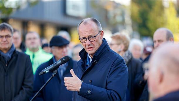 Merz: Keine AfD-Zusammenarbeit mit mir als Parteichef CDU-Chef Merz zieht eine rote Linie: Mit ihm als Parteivorsitzenden gibt es keine Zusammenarbeit mit der AfD.