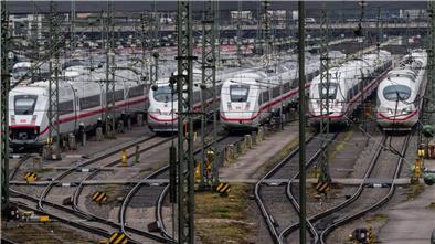 Union will bessere Bahn - Konzern soll zerschlagen werden CDU und CSU wollen den Staatskonzern zerschlagen.