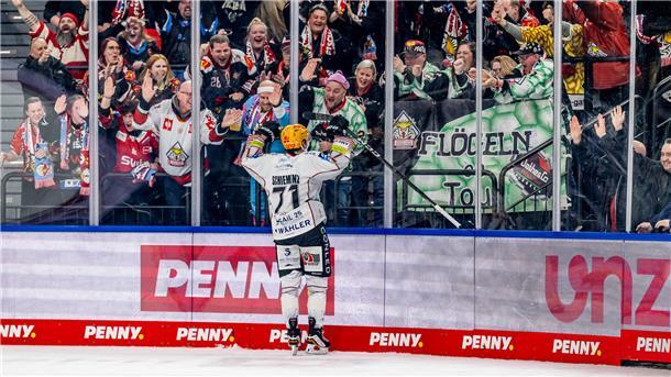 Cedric Schiemenz Fischtown Pinguins Bremerhaven, 71 bejubelt sein entscheidendes Tor zum Penalty - Sieg mit 1:2. GER, EHC Red Bull Muenchen vs. Fischtown Pinguins Bremerhaven, Eishockey, DEL, 35. Spieltag, Saison 2024/2025, 10.01.2025. GER, EHC Red Bull Muenchen vs. Fischtown Pinguins Bremerhaven, Eishockey, DEL, 35. Spieltag, Saison 2024/2025, 10.01.2025. Muenchen *** Cedric Schiemenz Fischtown Pinguins Bremerhaven, 71 celebrates his decisive goal for the penalty win with 1 2 GER, EHC Red Bull Muenchen vs Fischtown Pinguins Bremerhaven, Ice Hockey, DEL, 35 Matchday, Season 2024 2025, 10 01 2025 GER, EHC Red Bull Muenchen vs Fischtown Pinguins Bremerhaven, Ice Hockey, DEL, 35 Matchday, Season 2024 2025, 10 01 2025 Muenchen Copyright: xEibner-Pressefoto/HeikexFeinerx EP_HFR