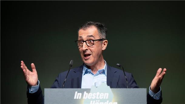Özdemir zum Spitzenkandidaten der Südwest-Grünen gewählt Cem Özdemir führt die Grünen im Südwesten in die nächste Landtagswahl und soll Nachfolger von Ministerpräsident Winfried Kretschmann werden.