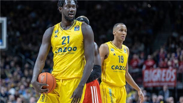Center Khalifa Koumadje wurde von Alba vorerst suspendiert.