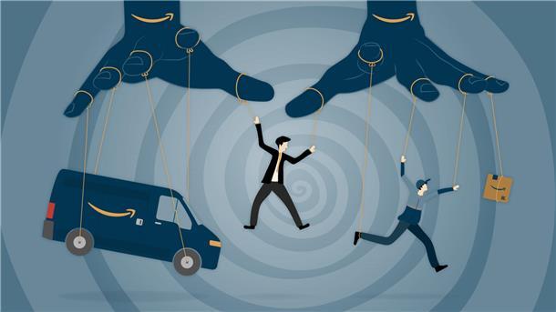 Chefs von Zustellfirmen, ihre Fahrer und deren Transporter: Alle werden von Amazon wie Marionetten gelenkt. In dieser Investigativ-Recherche machen wir transparent, wie es dem Weltkonzern in Deutschland gelingt, seine Zustellung ohne einen einzigen eigenen Paketboten zu organisieren. Nicht nur die Zusteller, sondern auch die Chefs vieler kleiner Zustell-Unternehmen leiden unter dem druckvollen System Amazon.