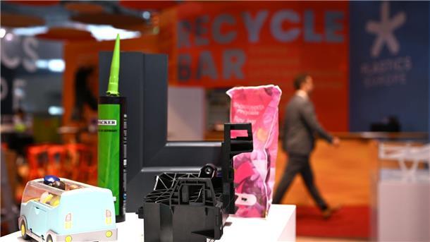 China verkauft viel mehr Maschinen zur Plastikproduktion