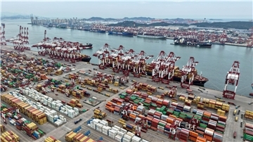 Chinas Wirtschaft verliert an Schwung. Die zweitgrößte Volkswirtschaft legte im dritten Quartal noch um 4,8 Prozent zu. (Archivbild)