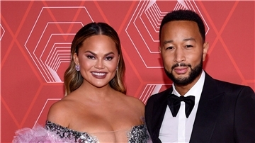 Chrissy Teigen und John Legend freuen sich über die kleine Esti Maxine Stephens.