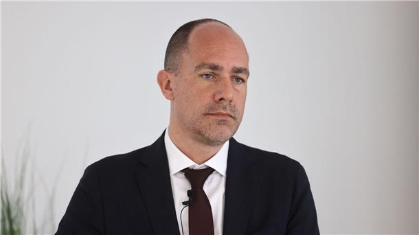 Neue Kontrollstellen gegen überladene Lkw  Christian Hoffmann ist Präsident des Bundesamts für Logistik und Mobilität und will für mehr Sicherheit sorgen.
