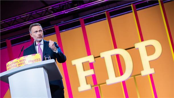 Lindner als FDP-Vorsitzender wiedergewählt  Christian Lindner steht seit Dezember 2013 an der Spitze der FDP.