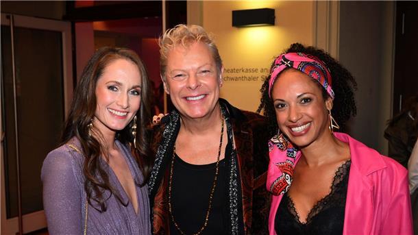 Christin Fahrenkrog-Petersen (l-r),  Komponist Uwe Fahrenkrog-Petersen und Schauspielerin Dionne Wudu bei der Deutschlandpremiere in München.