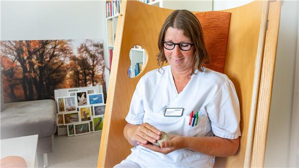 Christine Ackermann leitet die Palliativ-Station der Ameos-Klinik am Bürgerpark in Bremerhaven.